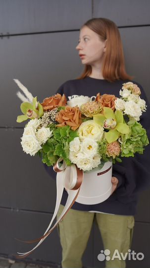 Шляпная коробкас цветами