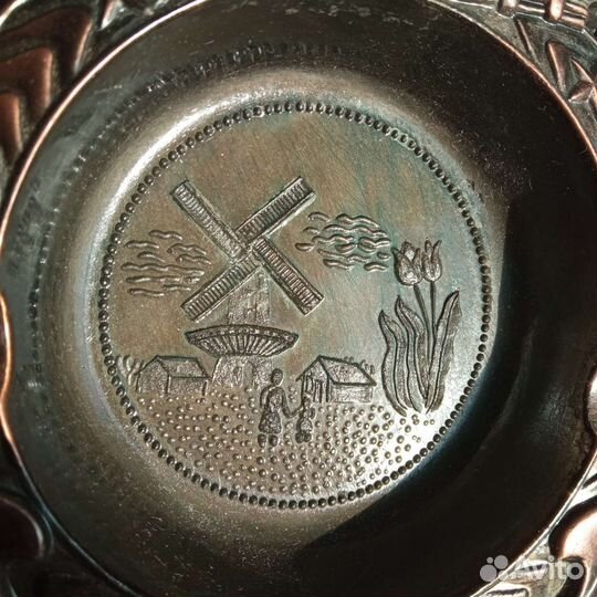 Пепельница и зажигалка в коробке