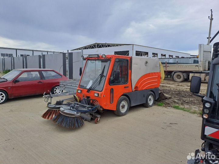 Коммунально уборочная машина Hako пылесос