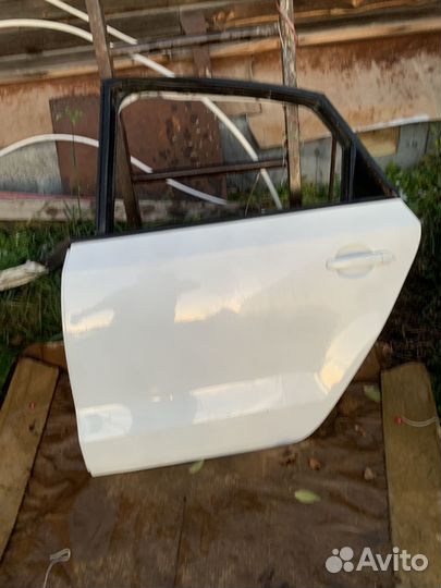 Задняя левая дверь volkswagen polo 5
