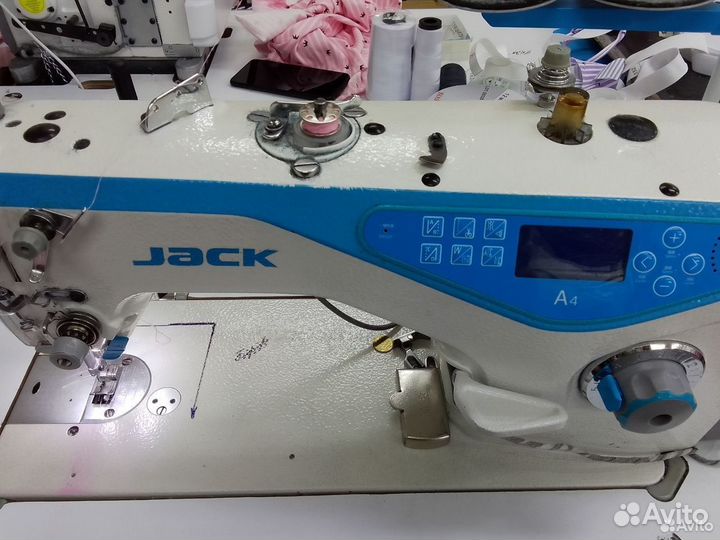 Поясная машина и прямо строчки.оверлок