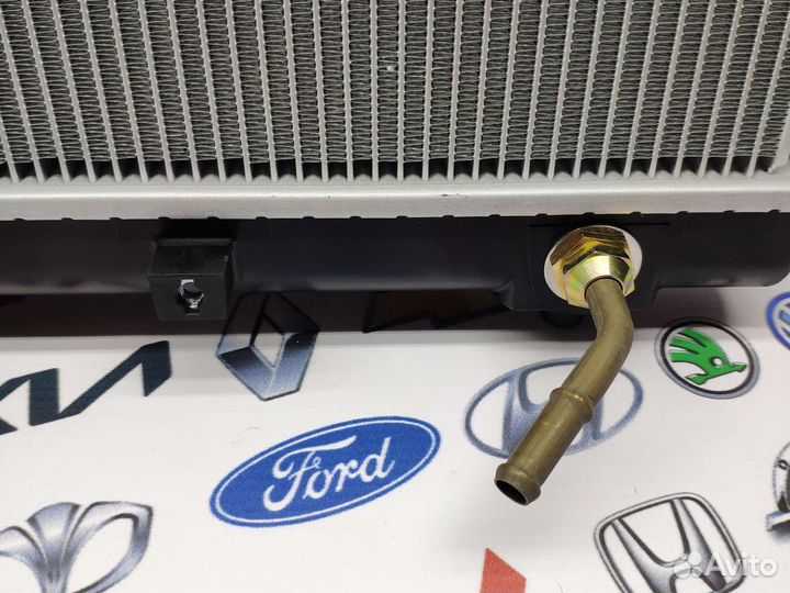 Радиатор охлаждения Suzuki Swift AT