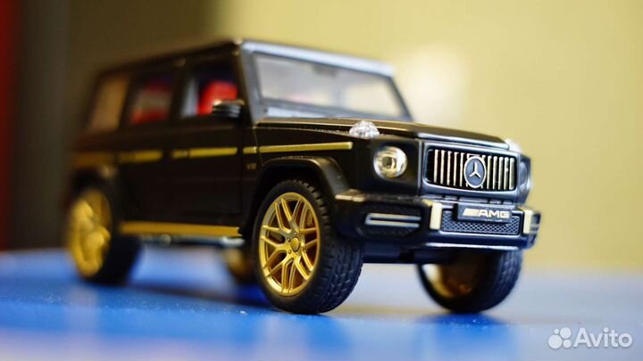 Моделька машины mercedes