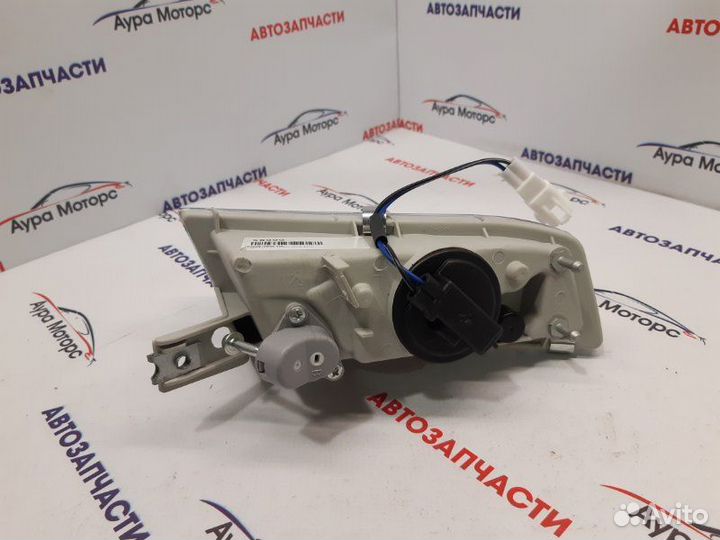 Фара противотуманная передняя левая Toyota Ipsum