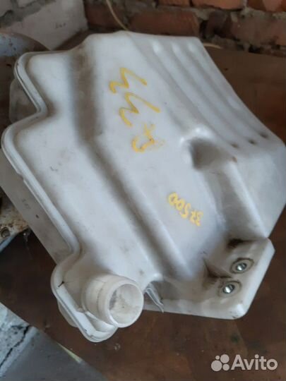 Бочок омывателя гольф 6