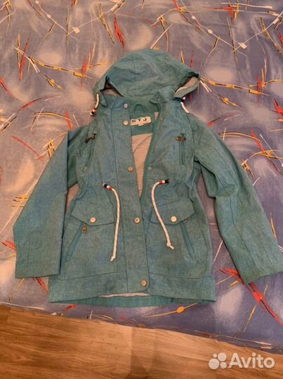 Продам ветровку для девочки 7-9 лет