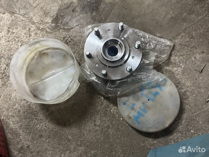 Передняя ступица митцубиси L 200 паджеро новая