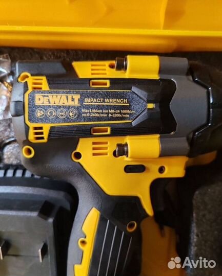 Аккумуляторный гайковерт DeWalt 800 Нм (Арт.74901)