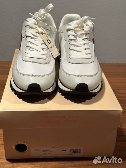 Женские кроссовки из натуральной кожи