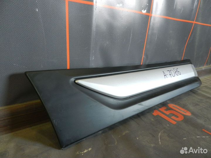 Накладка двери задней - Mitsubishi Outlander 3