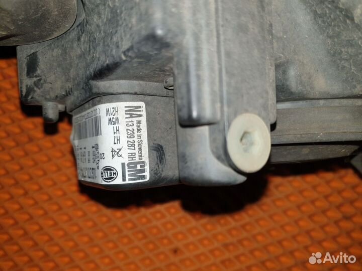 Фара правая Opel Astra H