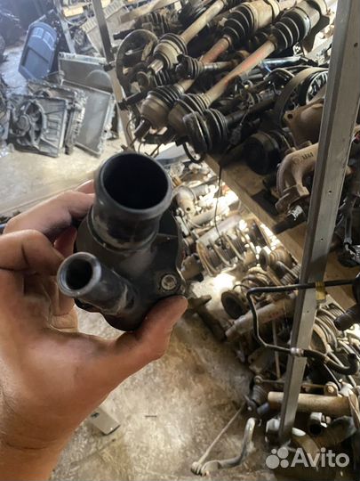 Форд Мондео 4 2.3л. Корпус термостата