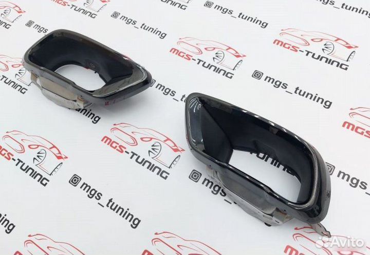 Черные насадки на выхлоп на BMW X7 G07