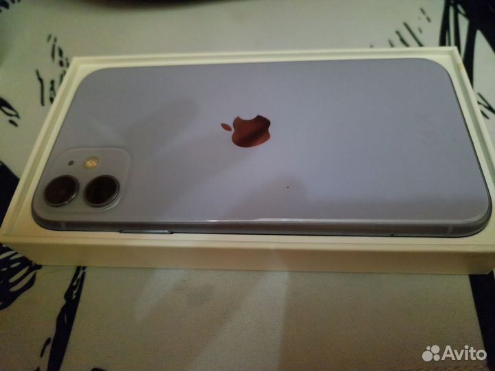 iPhone 11, 64 ГБ