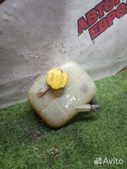 Расширительный бачок Опель Астра Н