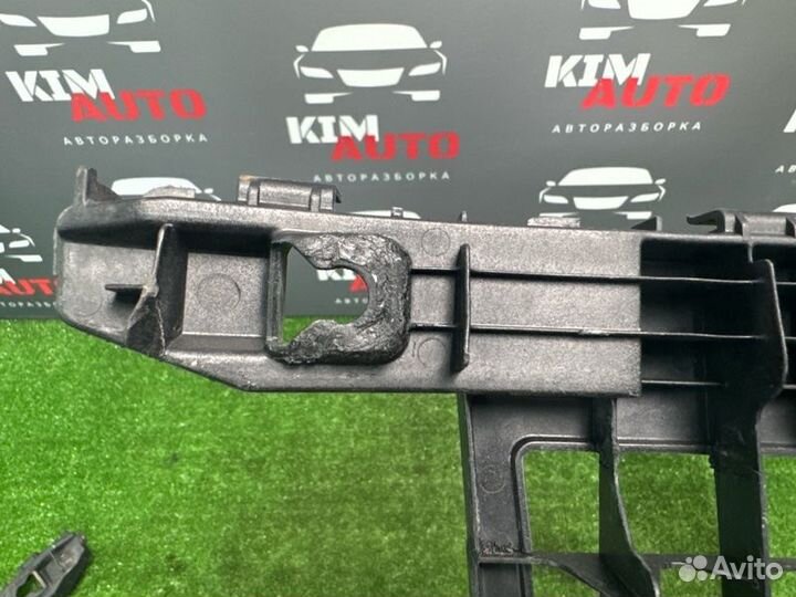 Кронштейн заднего бампера правый Hyundai I30 Sw