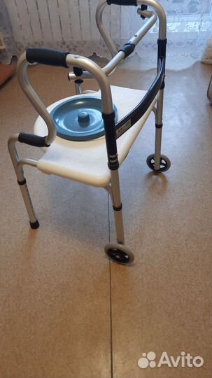 Ходунки с санитарным оснащением