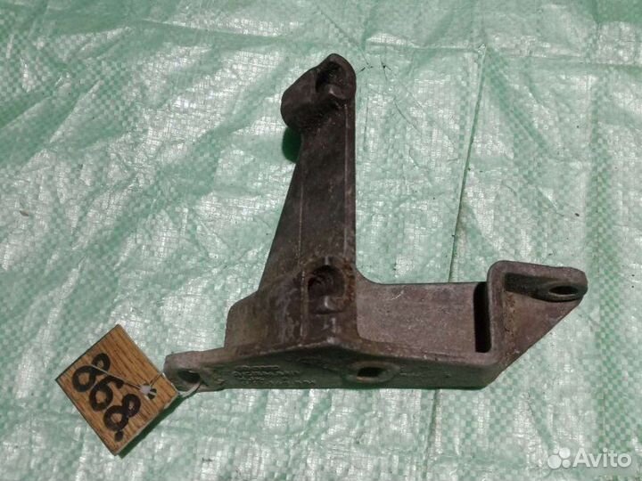 Кронштейн гидроусилителя Volkswagen Passat B3