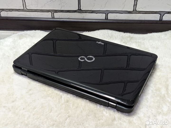 Fujit / i5-2450M / 8GB /SSD+HDD