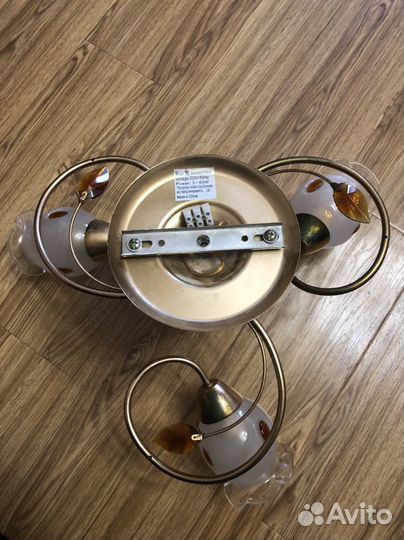 Потолочная люстра, светильник. 3 плафона