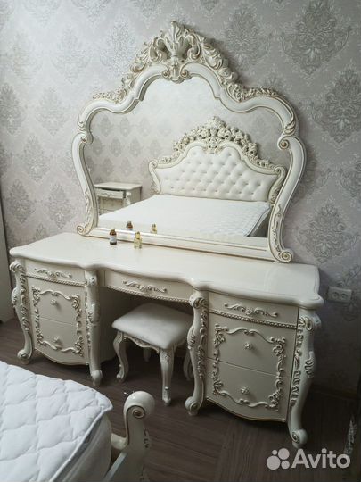 Спальный гарнитур