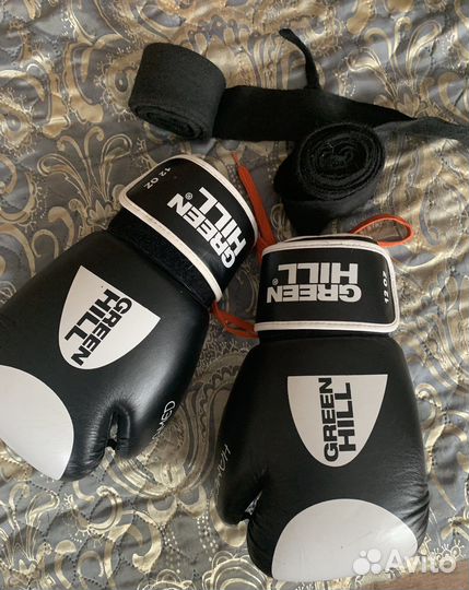 Боксерские перчатки, шлем, бинты