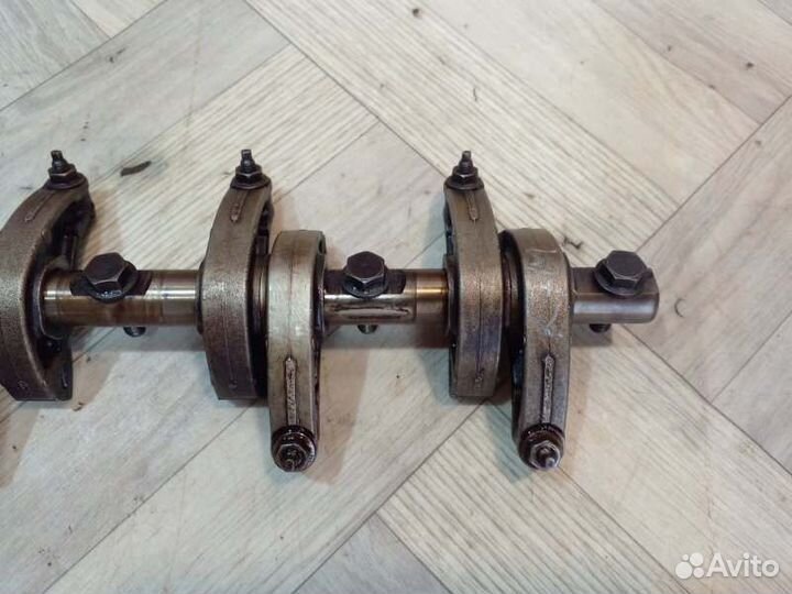 Ось коромысел Renault Logan 2 K7M 1.6Л