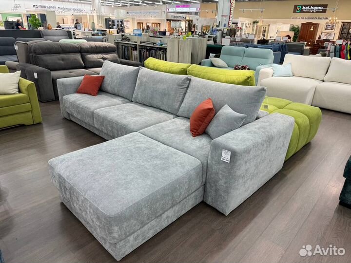 Большой угловой диван в гостиную