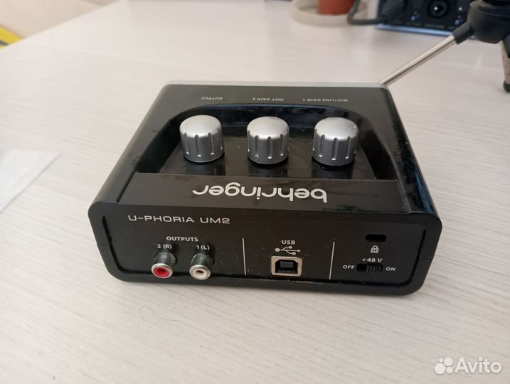 Внешняя аудиокарта Behringer um2