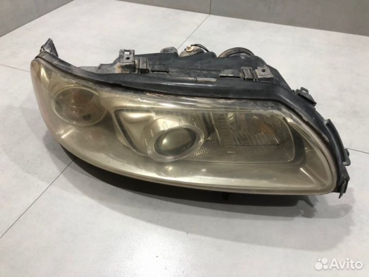 Фара ксеноновая передняя правая Volvo S60 2008