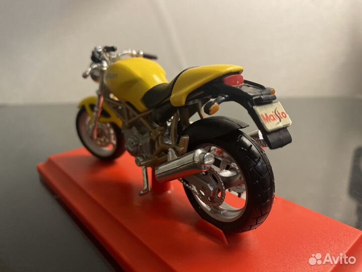 Модель мотоцикла Ducati Monster 900 (1:18)