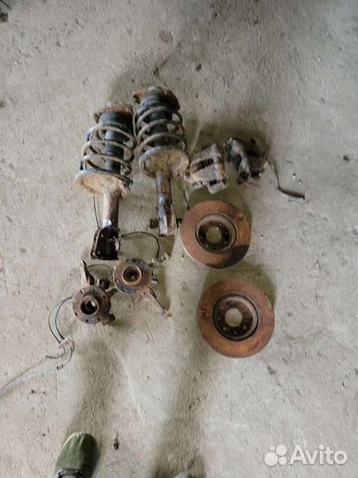 Кулак с подшипником на Альфа Ромео 145