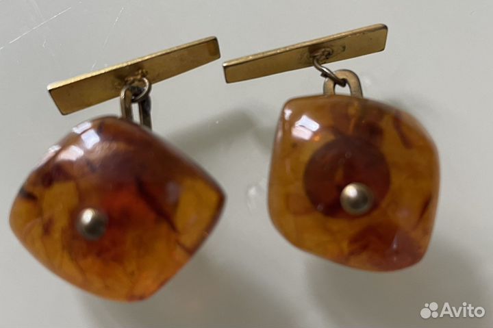 Запонки янтарные родом из Советского Союза
