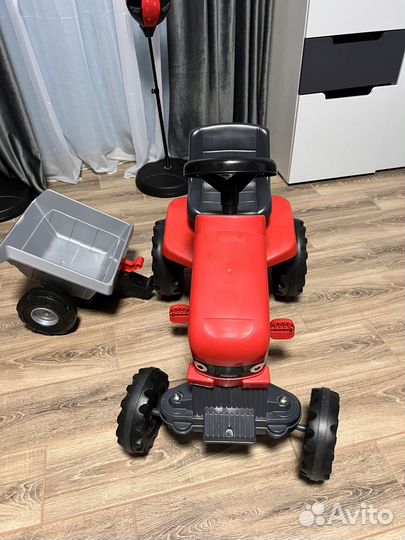 Трактор с педалями детский