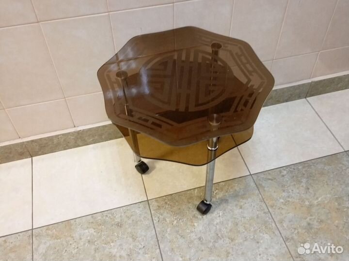 Журнальный столик