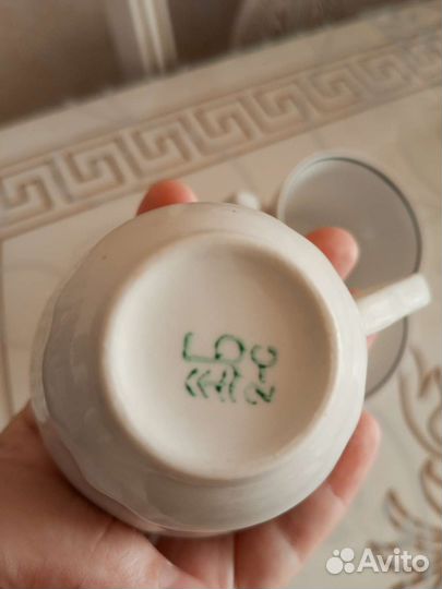 Фарфоровые чашки с блюдцами кофейные