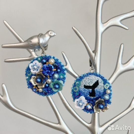 Вышитые ассиметричные серьги 