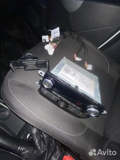 Штатная головное устройство Renault Duster