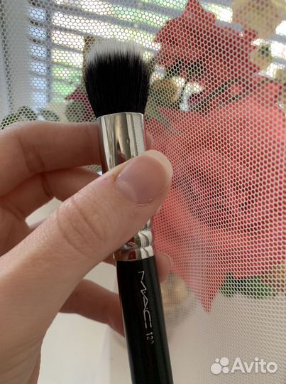 Кисть mac 130для тона и базы
