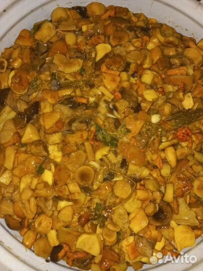 Грибы солёные, картошка молодая,варенье малиновое
