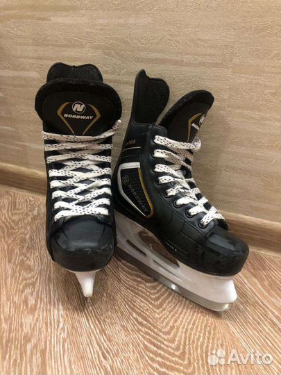 Коньки хоккейные