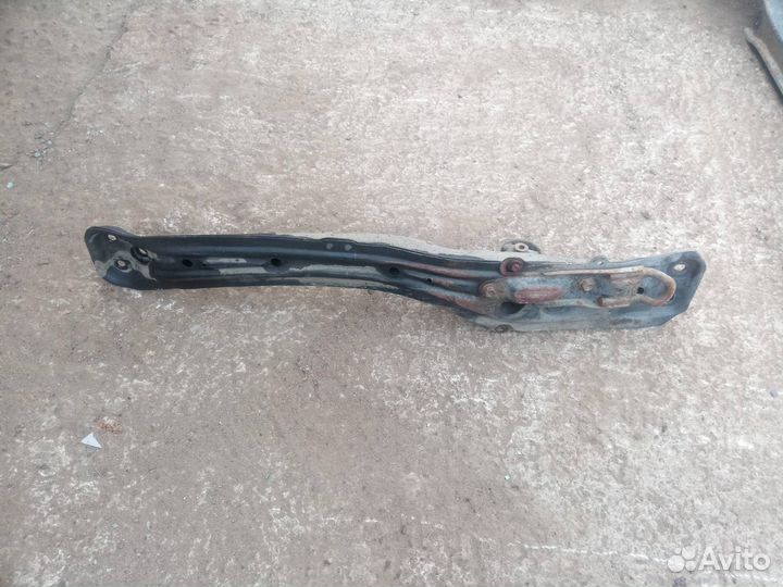 Передняя балка (подрамник) Toyota Avensis (T220)