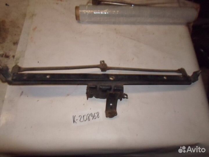 Трапеция стеклоочистителей (Audi 100)