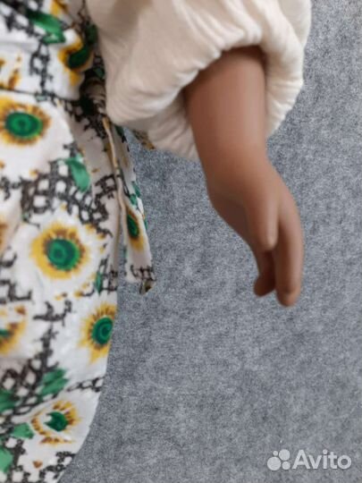 Кукла фарфоровая мулатка