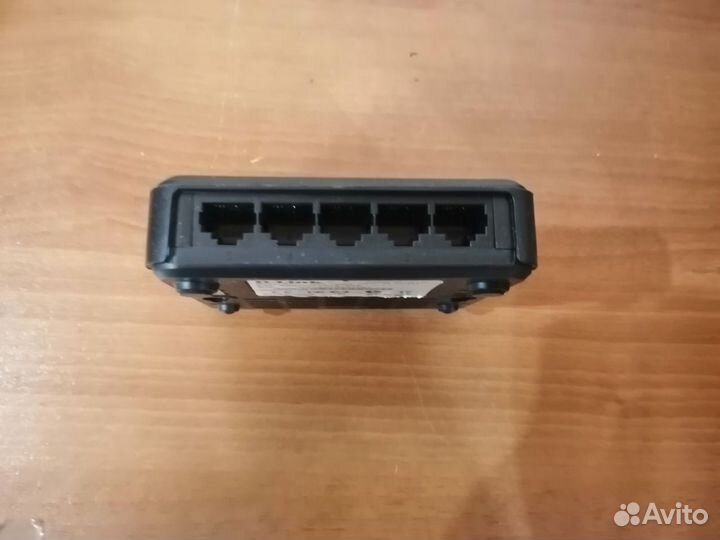 Коммутатор D-Link DES-1005A