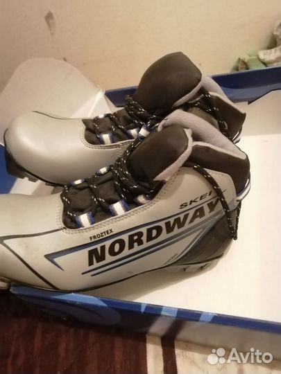 Лыжные ботинки