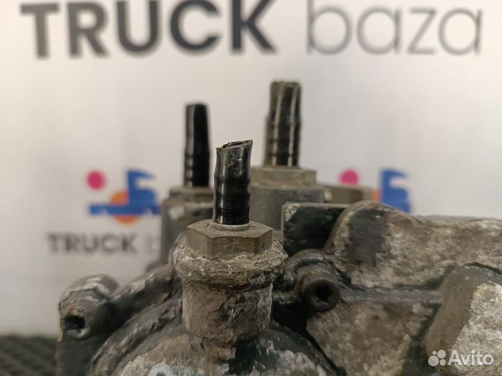 41211417 Кран управления тормозами прицепа