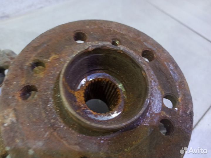 Кулак задний левый