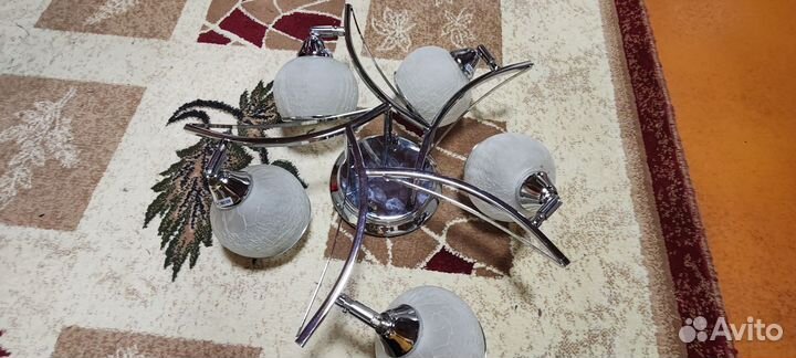 Продаю люстры