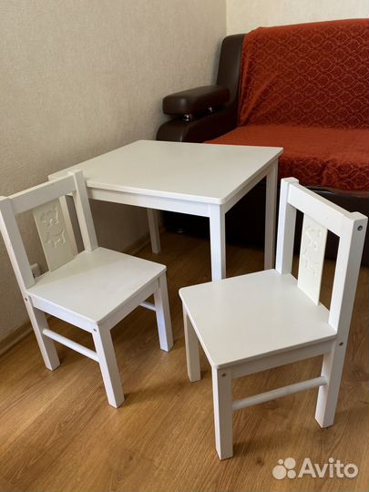 Детский стол и 2 стула